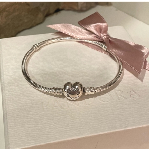 Pandora Moments Heart Clasp Snake Chain Bracelet - Picture 1 of 4